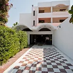 Tigaki Beach Hotel Отель