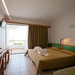 Tigaki Beach Hotel Тигаки
