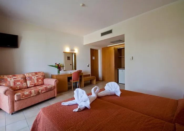 Otel Tigaki Beach Hotel 4*