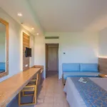 Tigaki Beach Hotel ホテル 4*