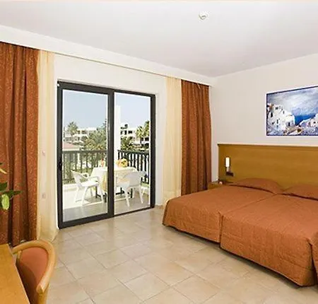Tigaki Beach Hotel 4*