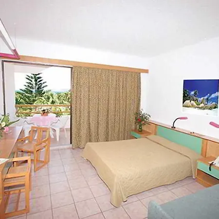 Tigaki Beach Hotel 4*