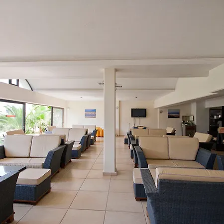 Tigaki Beach Hotel Отель 4*