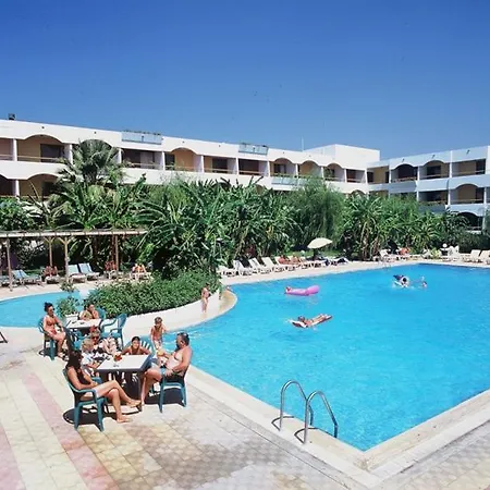 Tigaki Beach Hotel Отель 4*