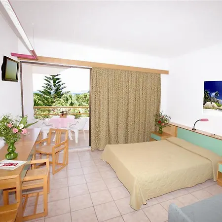 Tigaki Beach Hotel Отель