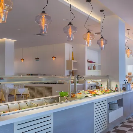 Tigaki Beach Hotel Отель