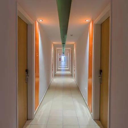 Tigaki Beach Hotel Отель 4*