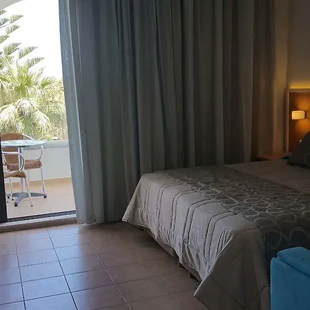 Tigaki Beach Hotel Отель