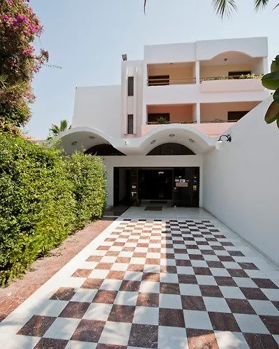 Tigaki Beach Hotel ホテル