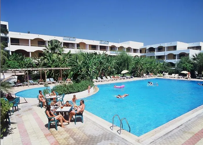 Tigaki Beach Hotel ホテル 4*